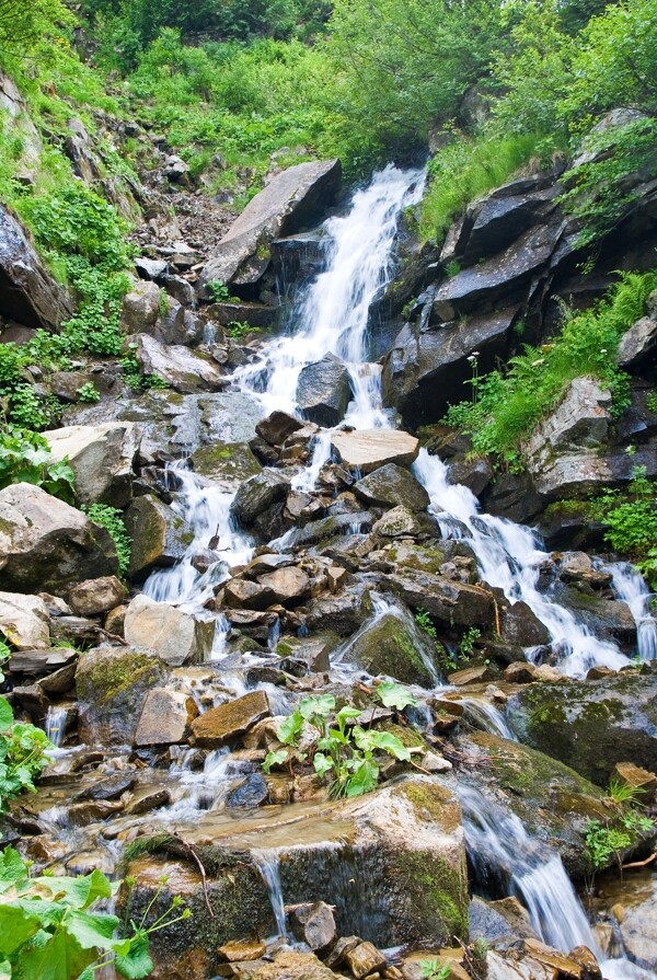 山间流水图片