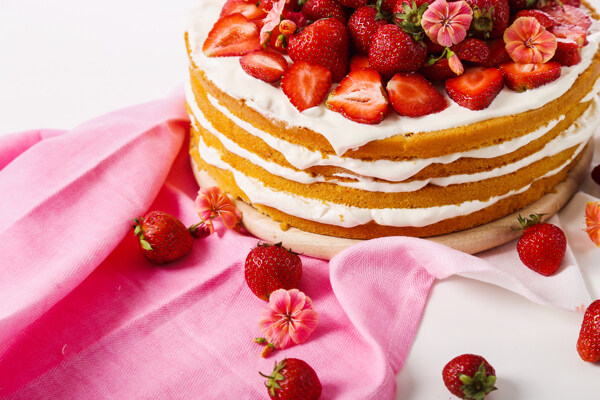草莓蛋糕摄影图片