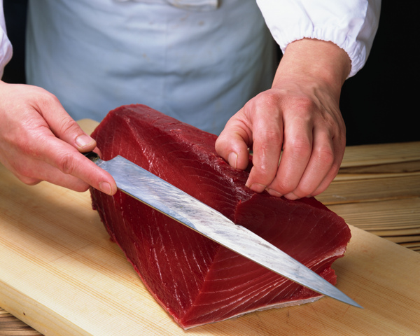 切割鱼肉图片