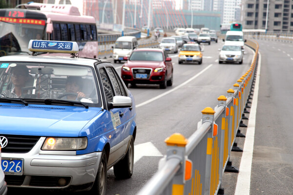 城市道路交通摄影图片