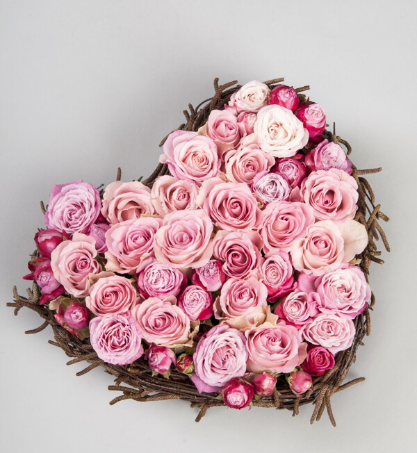浪漫心形玫瑰花束图片