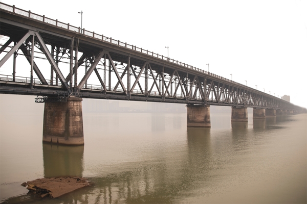 横跨黄河的大桥壮观