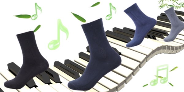 钢琴上的袜子