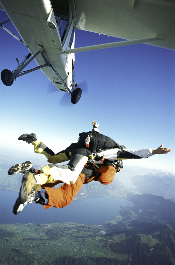 跳伞运动图片