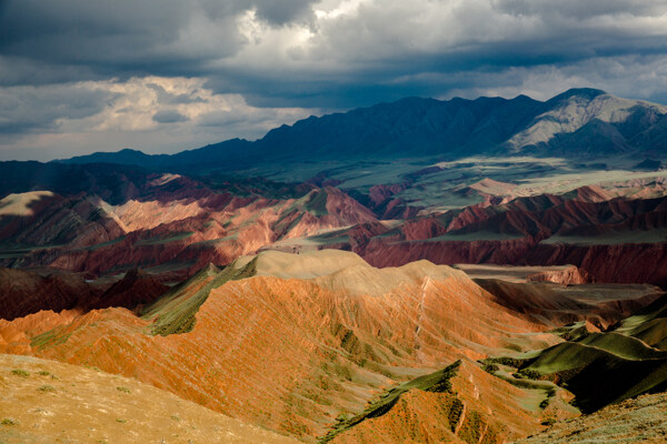 新疆努尔加大峡谷雨后风景