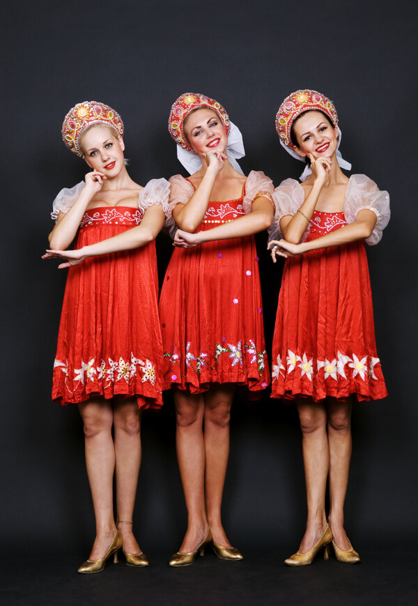 表演舞蹈的俄罗斯女孩图片