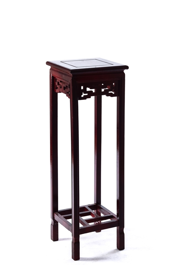 中式传统雕刻桌子图片