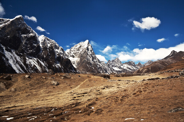 高原雪山风景图片