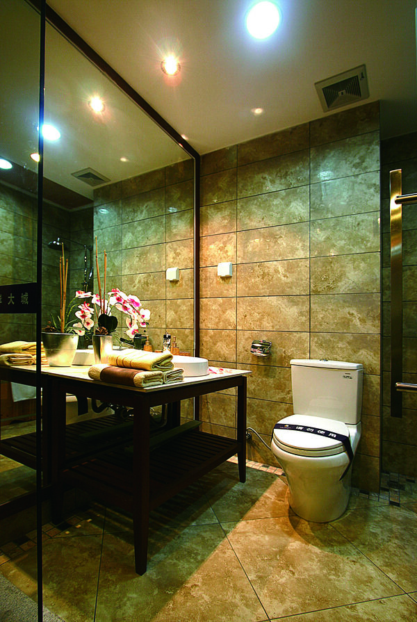 东南亚装修浴室砖墙台盆效果图