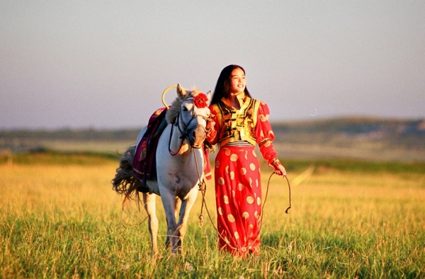 蒙古姑娘图片