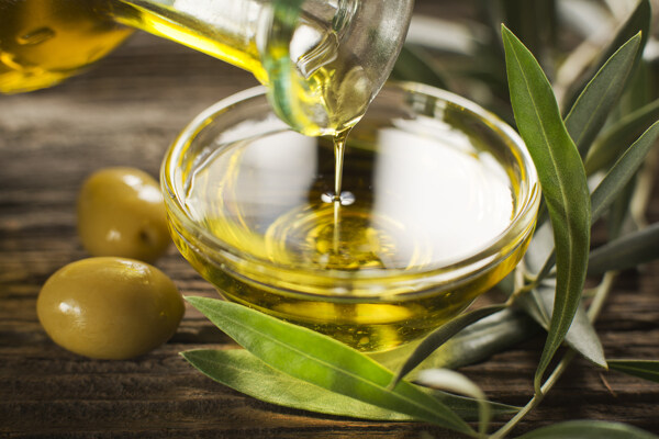 橄榄油与橄榄果实图片