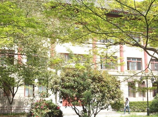 南京师范大学校园美景非高清图片