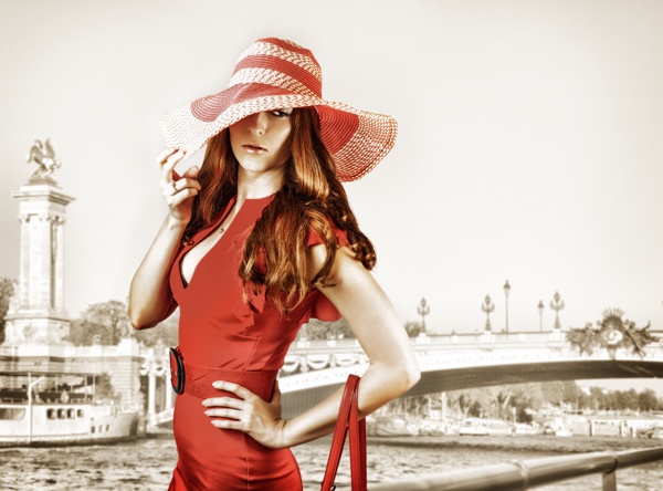 戴红色帽子的时尚美女图片