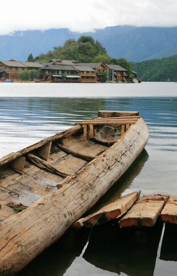 泸沽湖猪槽船图片