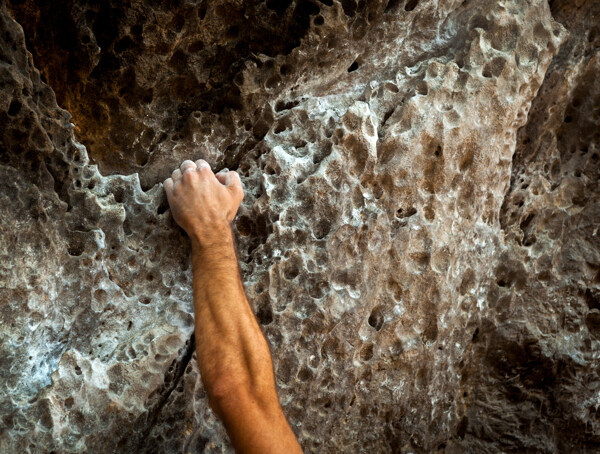 攀岩的手臂摄影图片