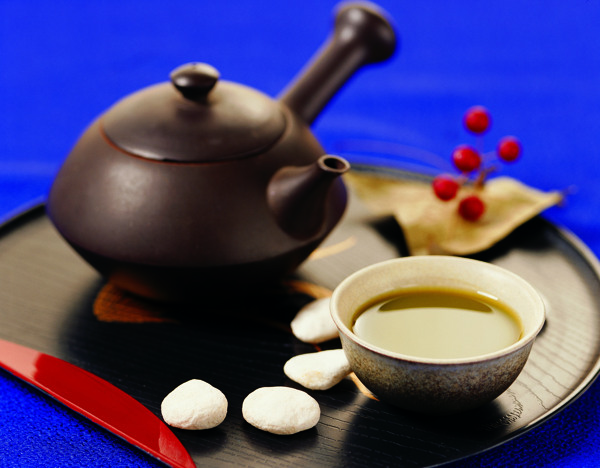 紫砂茶壶茶水图片