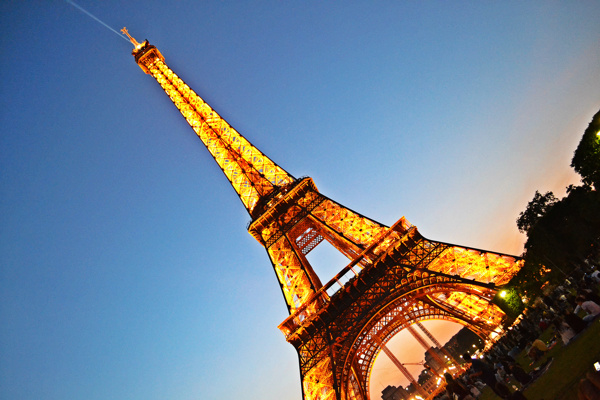 巴黎埃菲尔铁塔摄影图片