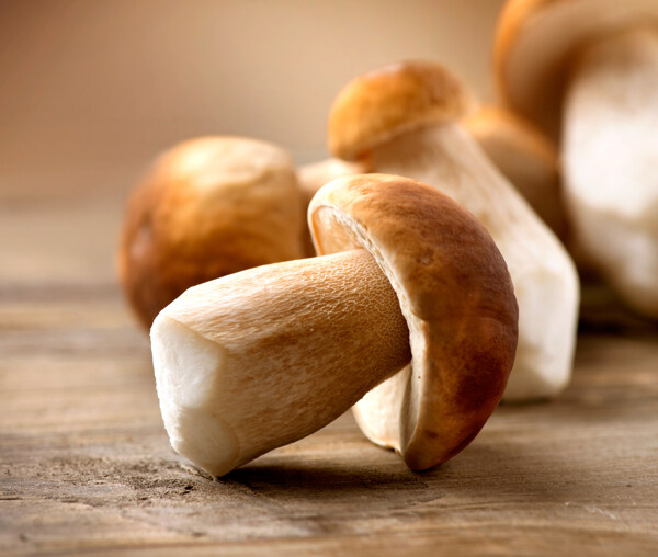 木板上的香菇