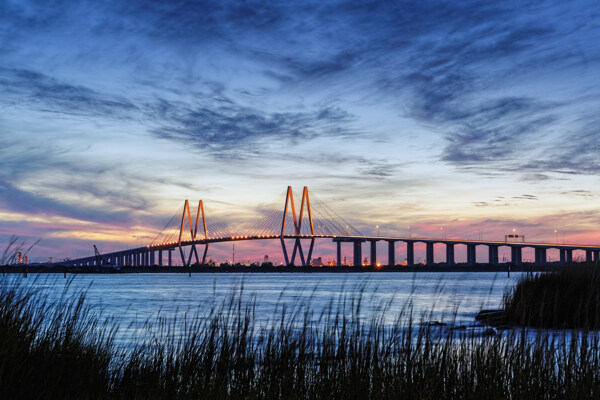 黄昏下的桥梁风景图片