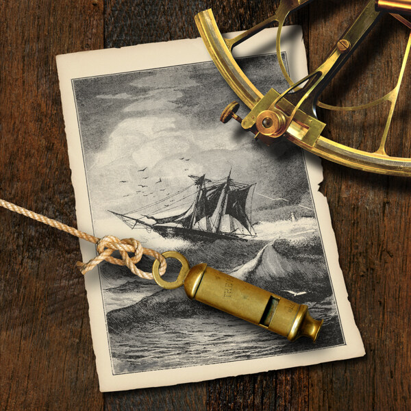 金属哨子和航海图片图片