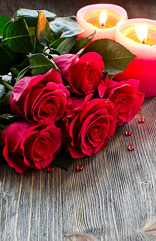 红玫瑰花与蜡烛图片