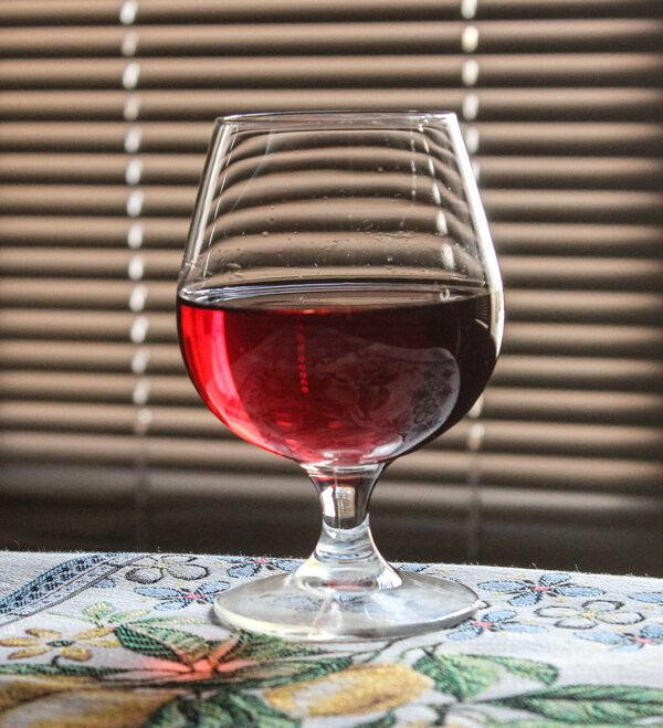 玻璃杯葡萄酒红色