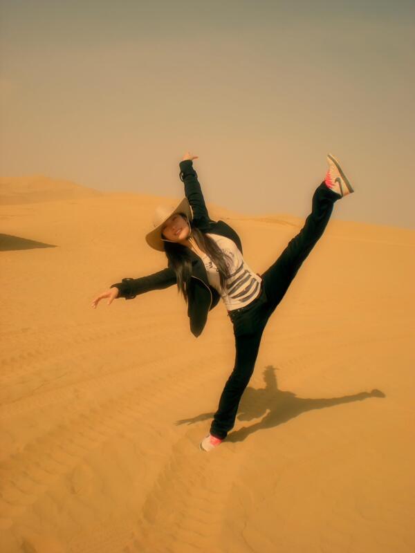 沙漠中的舞蹈图片