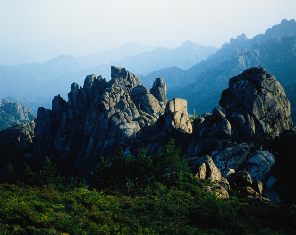 深山绿色风景图片