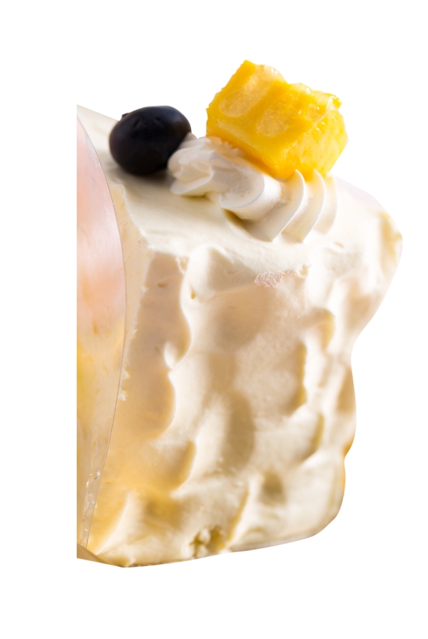 白色镶嵌黄蛋糕色水果的美味png素材