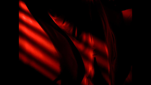 暗红色绸缎随风飘舞视频素材