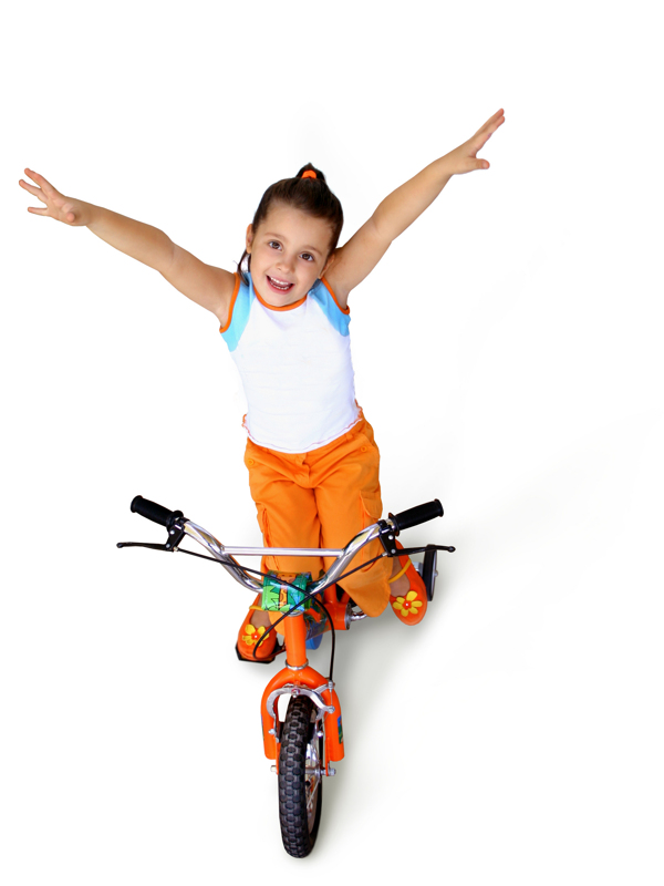 骑自行车快乐的小女孩图片