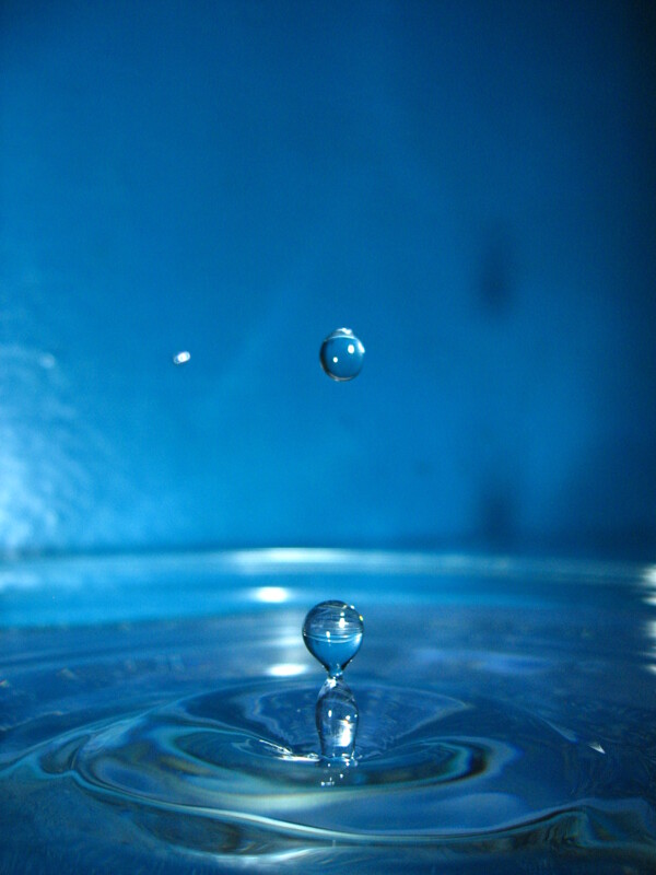 水滴蓝色图片