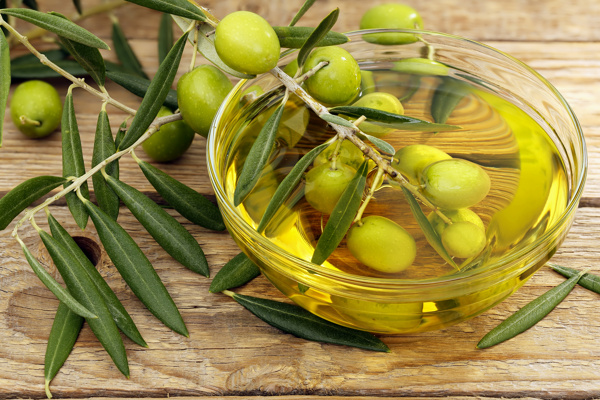 新鲜橄榄与橄榄油