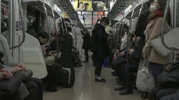 东京地铁车厢内