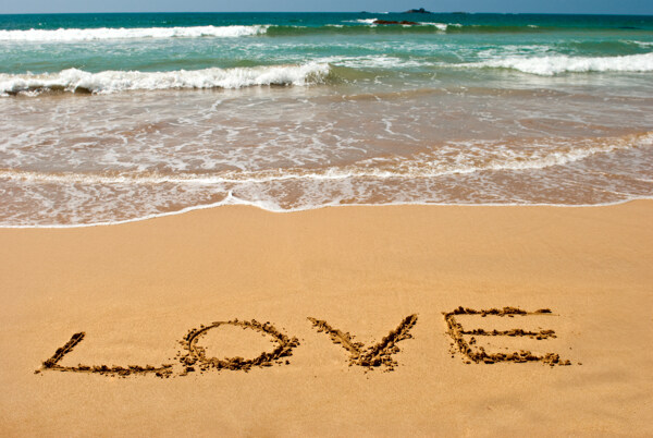 LOVE沙滩印迹图图片