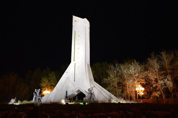 和平解放纪念碑夜图片