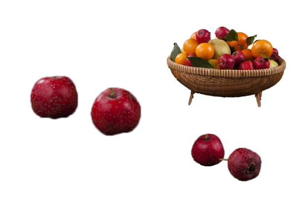 四个山楂和一篮子水果