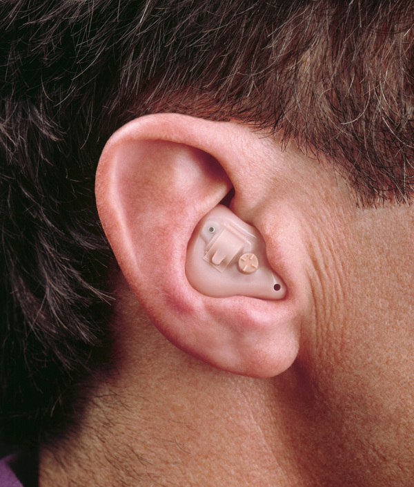 耳内式助听器图片