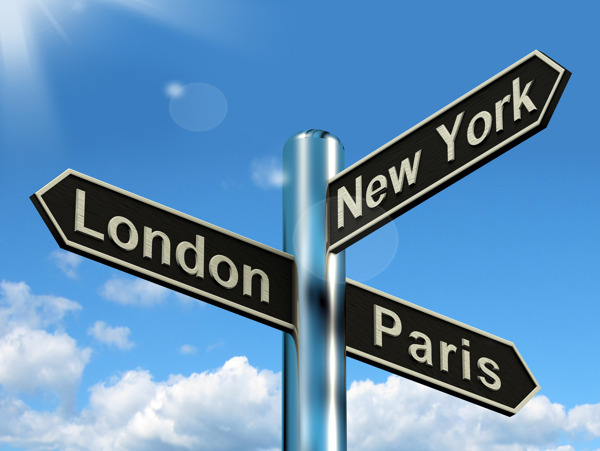 伦敦巴黎纽约路标显示旅游目的地