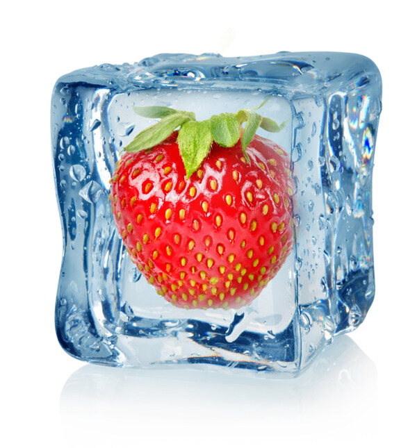 冰块里的草莓图片下载