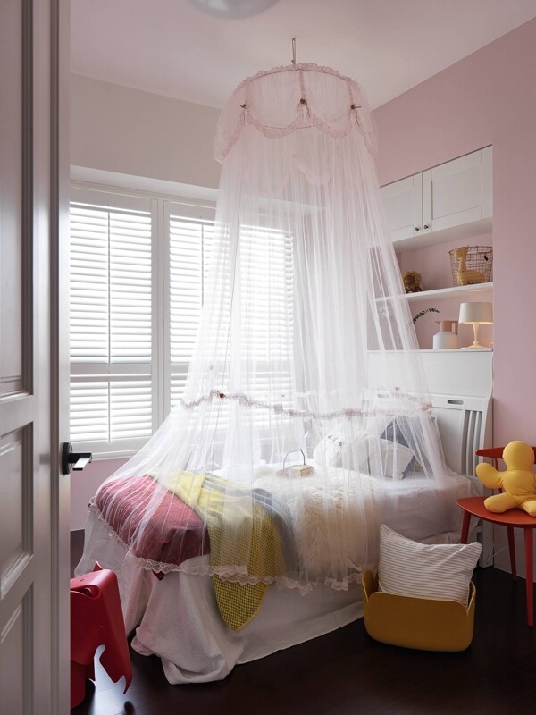 现代时尚少女卧室白色床幔室内装修效果图