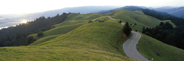 山坡弯延公路