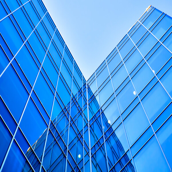 蓝色玻璃建筑仰视角度图片素材