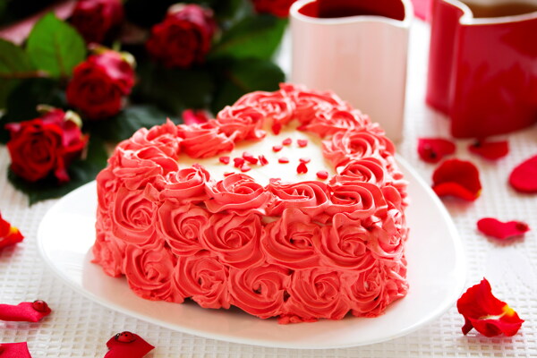 浪漫心形奶油蛋糕图片