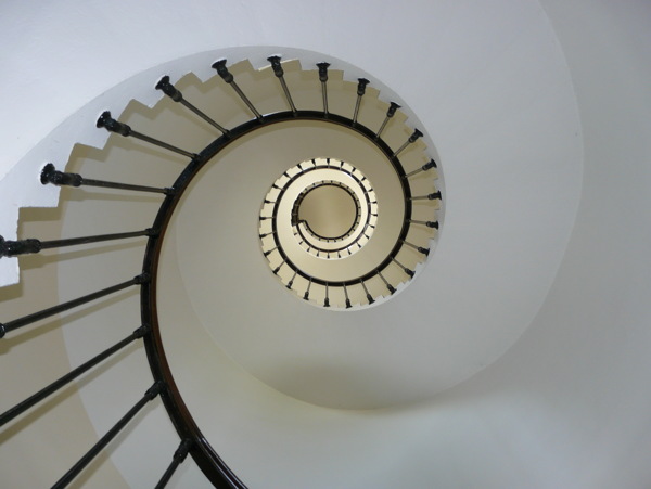 现代螺旋式楼梯图片