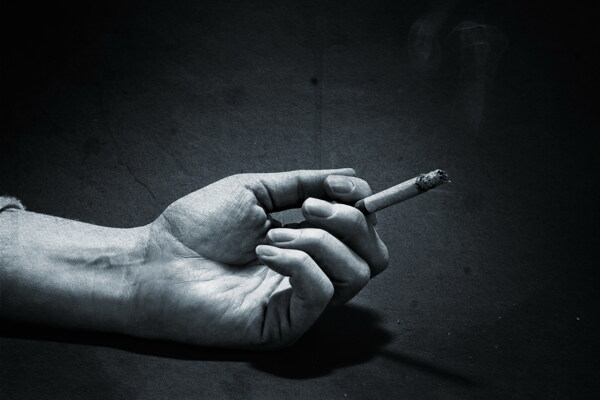 创意禁烟手势广告图片
