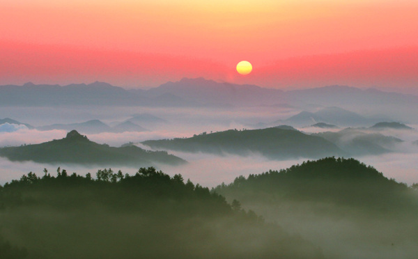 平利风光照女娲山日图片