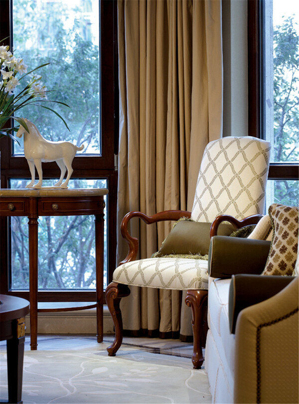 现代时尚客厅格子纹理椅子室内装修效果图