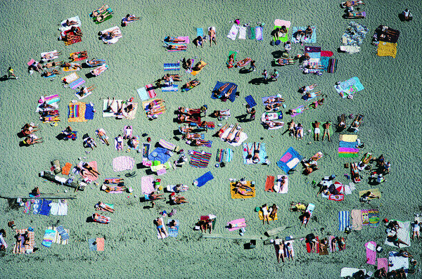 沙滩人物俯视图片