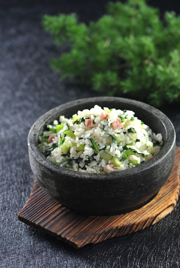 海鲜石锅饭图片
